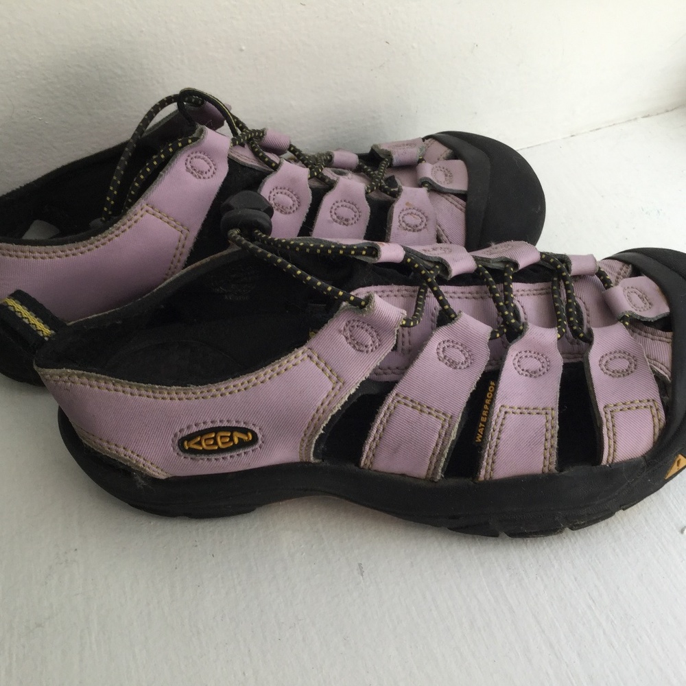Keen girls/woman's sandals size 7 W 5.5 Girls